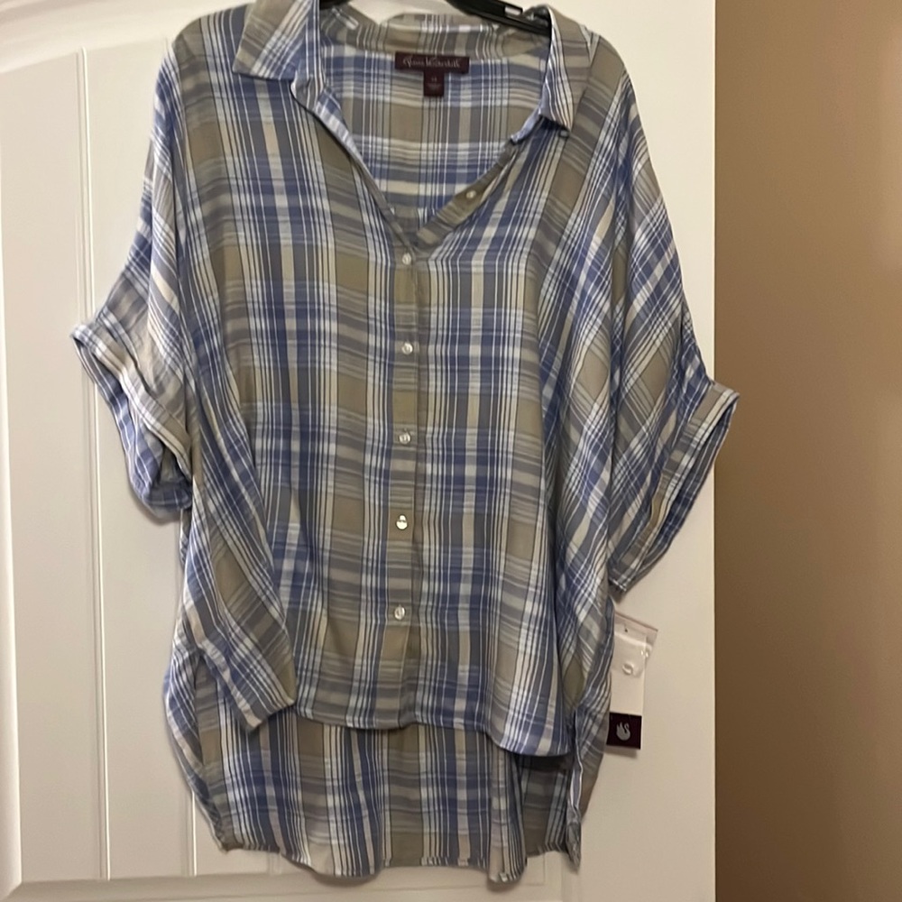 Gloria Vanderbilt lightweight plaid shirt